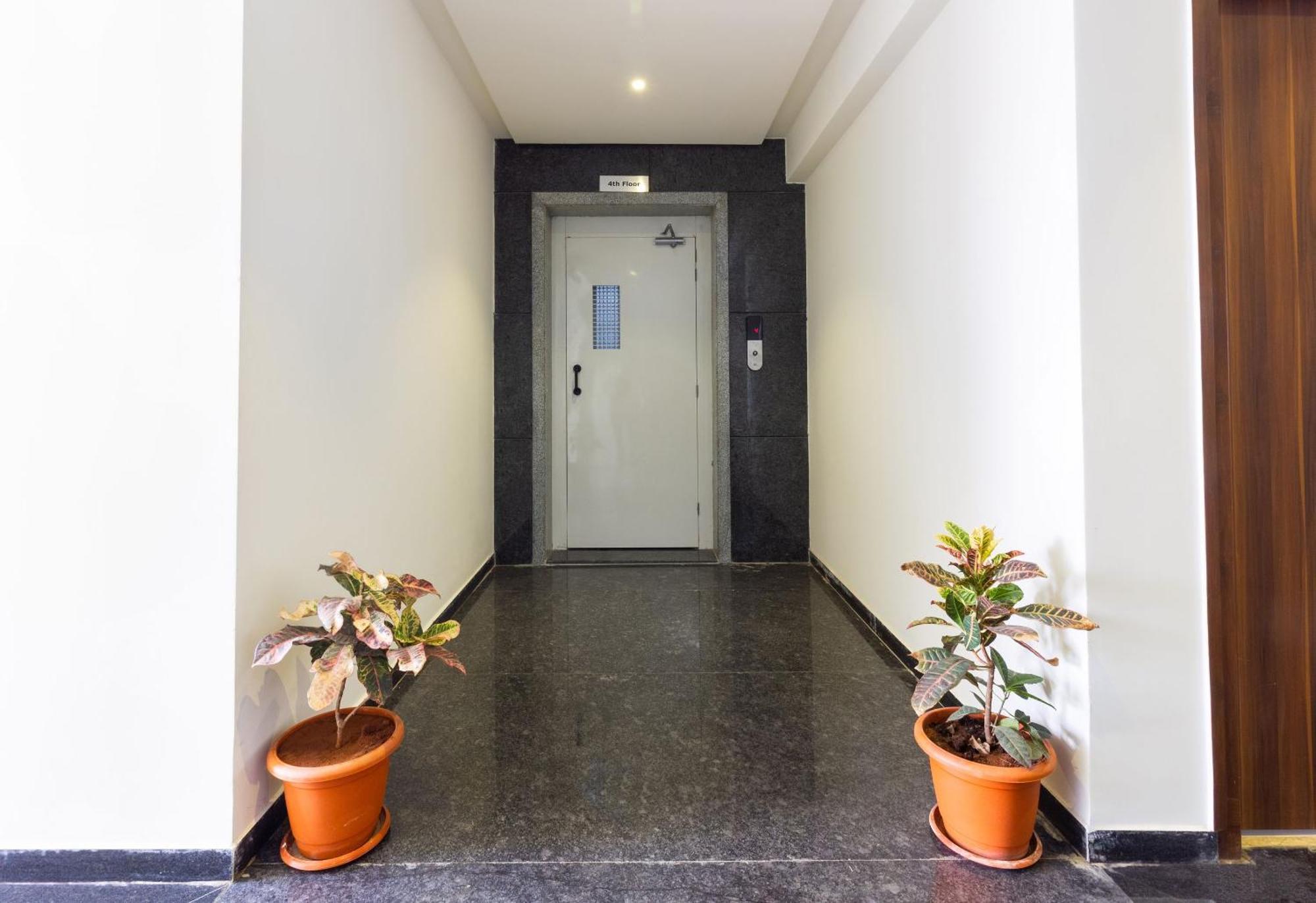 Super Hotel O Qualia Inn Kondapur Near Botanical Garden Hyderabad Exteriör bild